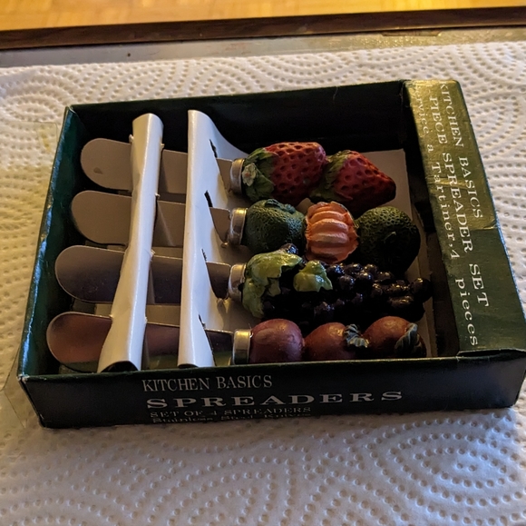 🆕 Vintage Set of 4 Stainless Steel Knives Spreaders by Kitchen Basics NWOT - Picture 3 of 6